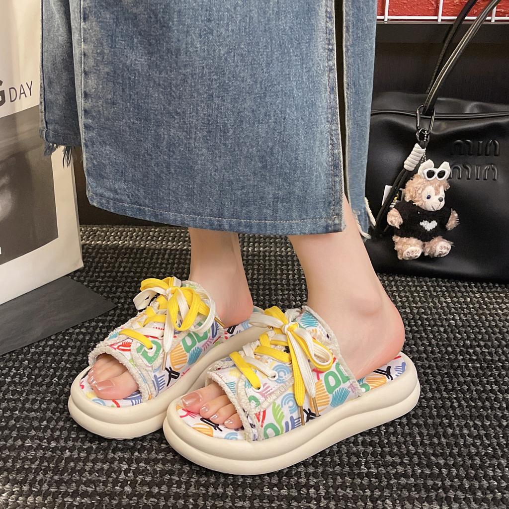 Fashion casual graffiti thick-soled slippers women's summer wear 2025 new niche design stepping on shit beach sandals