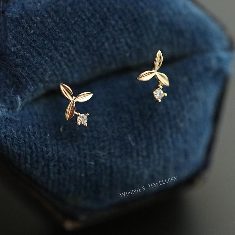Xin Zhe Mei Gold-Plated S925 Sterling Silver Three-Petal Flower Stud Earrings: Elegant, Exquisite, and Versatile for Women Gold Pair (Includes Silver Earplugs)