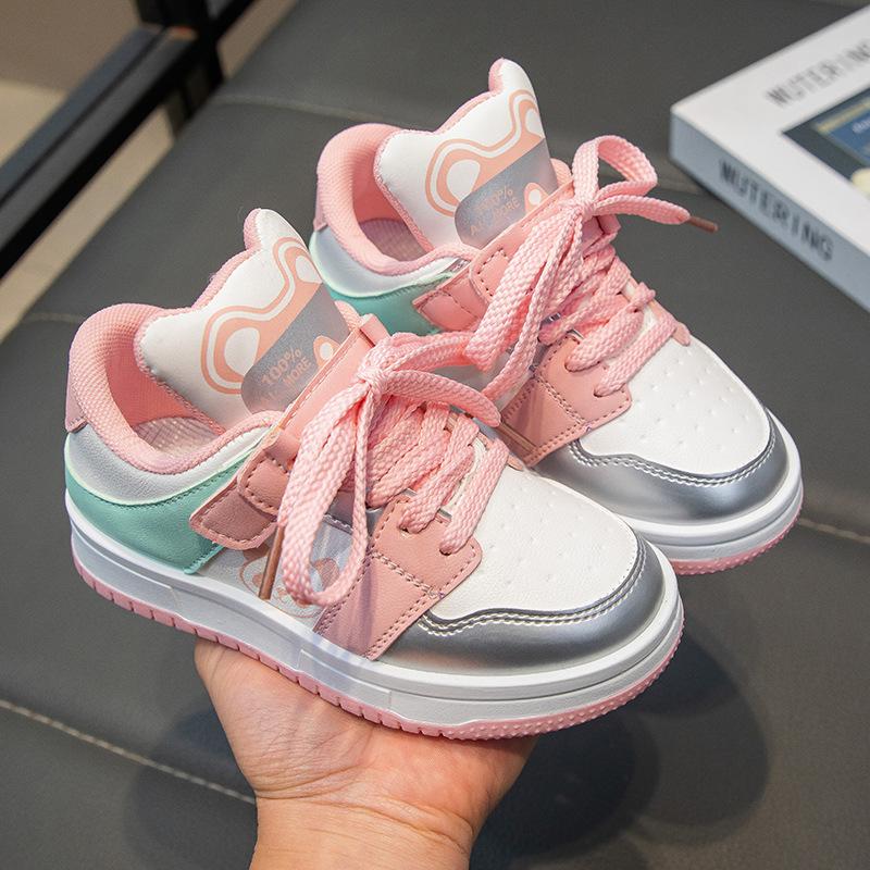 

Детская обувь для скейтборда новая 2025 весна и осень удобная дышащая для мальчиков и девочек модная повседневная спортивная обувь для студентов 26-31 yards FCL shot 48 pairs розовый