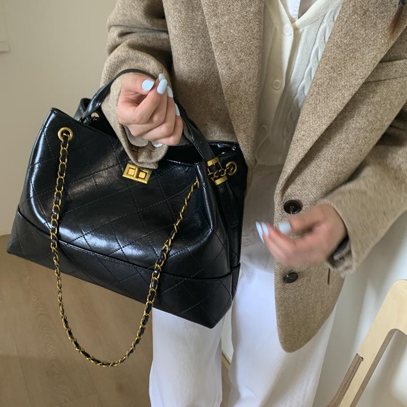 Retro Premium Chain Underarm Bag Women's Bag 2025 New Suede Tote Bag Large Capacity Shoulder Bag