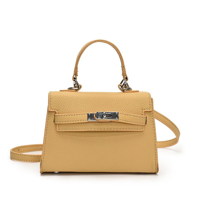 

Модная маленькая квадратная сумка для ручной носки женская 2025 весна новая простая повседневная сумка через плечо высококлассная трендовая сумка-мессенджер жёлтый