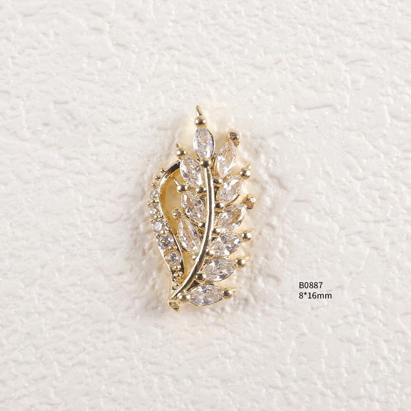 Trendiger Strass- und Zirkon-Nagelschmuck mit diamantbesetzten Metallpailletten