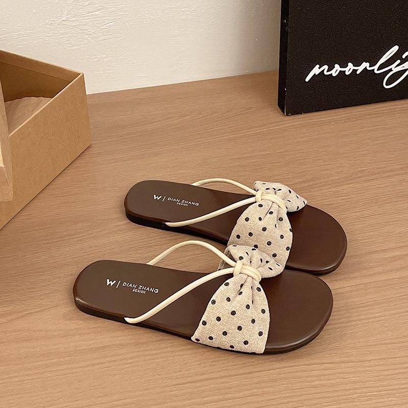 Internet celebrities with the same polka dot bow slippers women's summer wear non-slip soft sole one-word drag gentle wind sandals