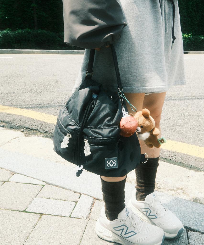 Siwl107 Dotty Bucket Bag (Black)