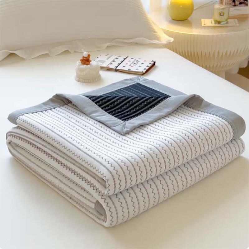 

Muji Elegant Three-Layer Gauze Spring/Summer Quilt
