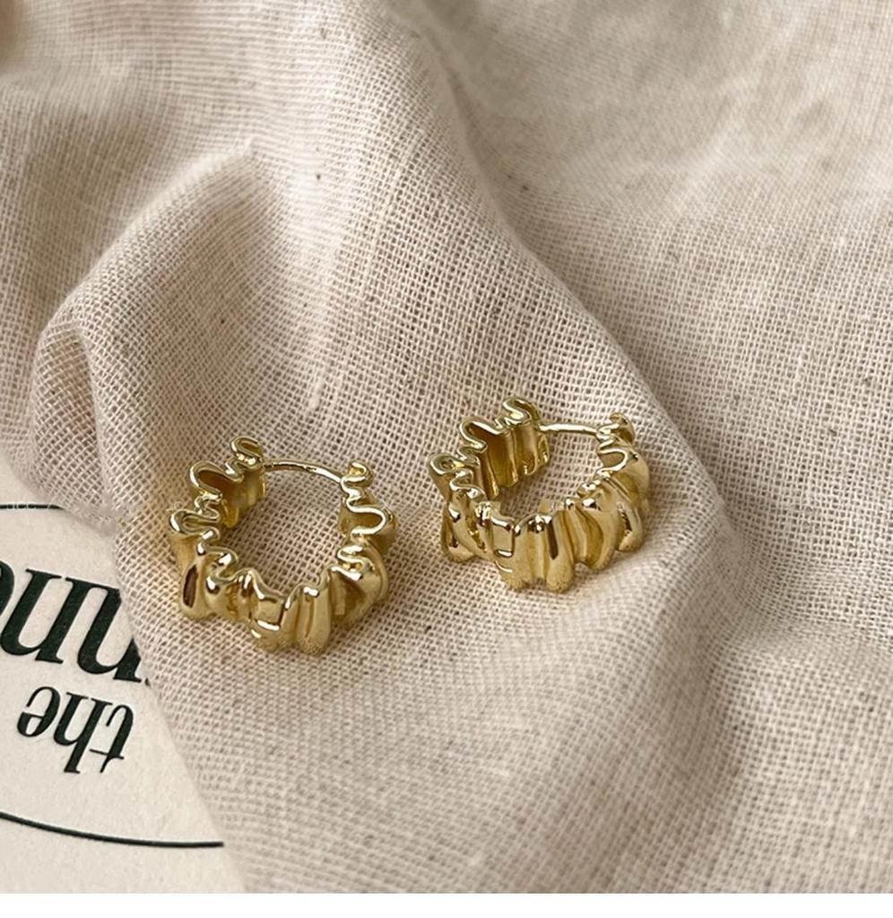 Irregular Wave Pleated Women's Earrings with Unique Personality, New Charm Jewelry Accessories