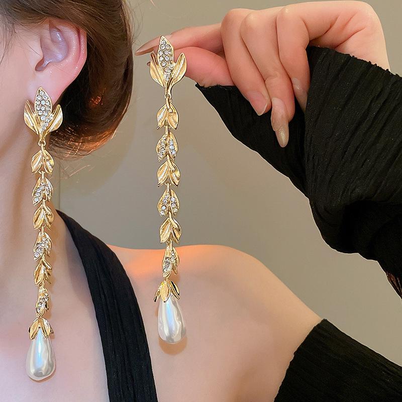 Silver Needle Geometric Rhinestone Pearl Earrings - Elegant French Retro Style