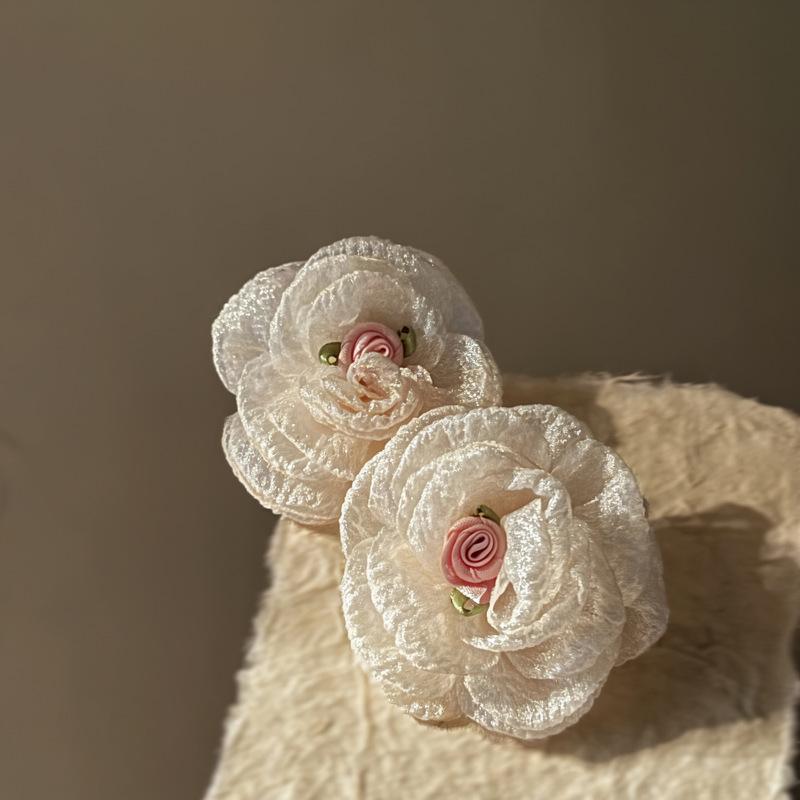 Silver needle chiffon flower simple fashion stud earrings French retro fresh and sweet temperament earrings light luxury high-end earrings
