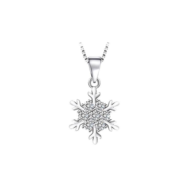 Elegant Snowflake Necklace for Women - Luxurious Ice Flower Pendant, Perfect Christmas Gift for Girlfriend.
