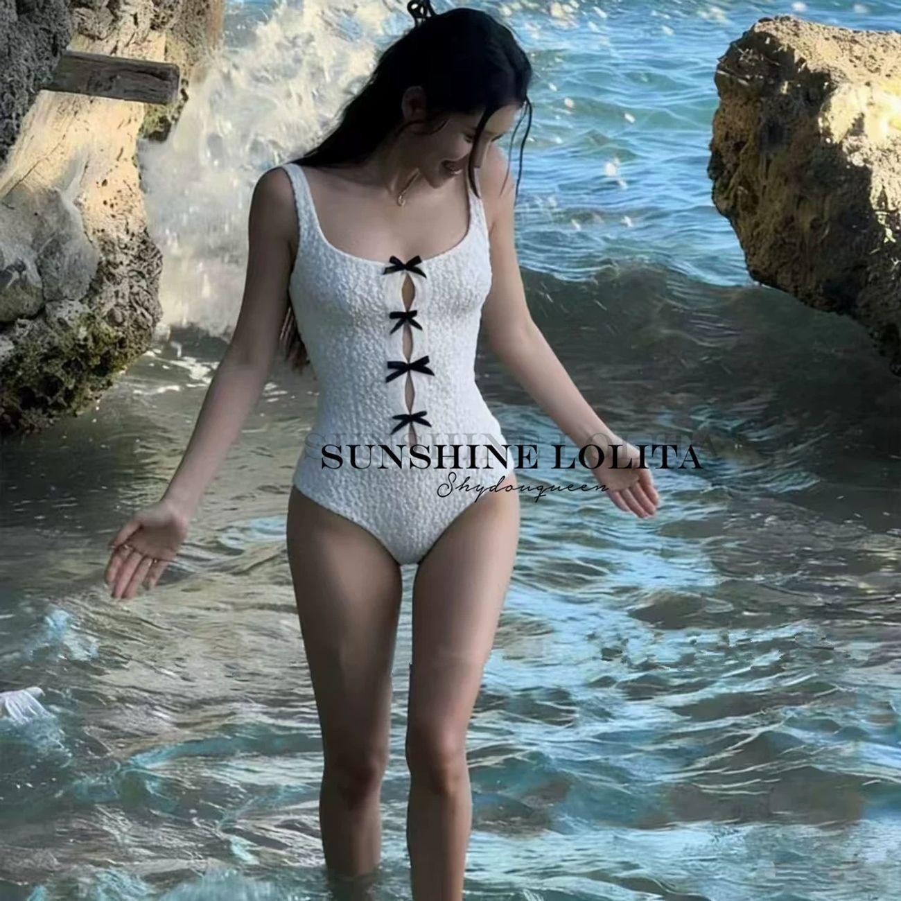 

Less white lace bow one-piece swimsuit pure desire manga s curve swimsuit hollow sexy legs long hot spring M белый