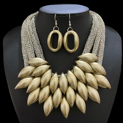 Nový zlatý náhrdelník z bavlněného provázku s akrylovým střapcem se šperky, módní šperky velkých jmen, přehnaný řetízek s klíční kostí pro ženy