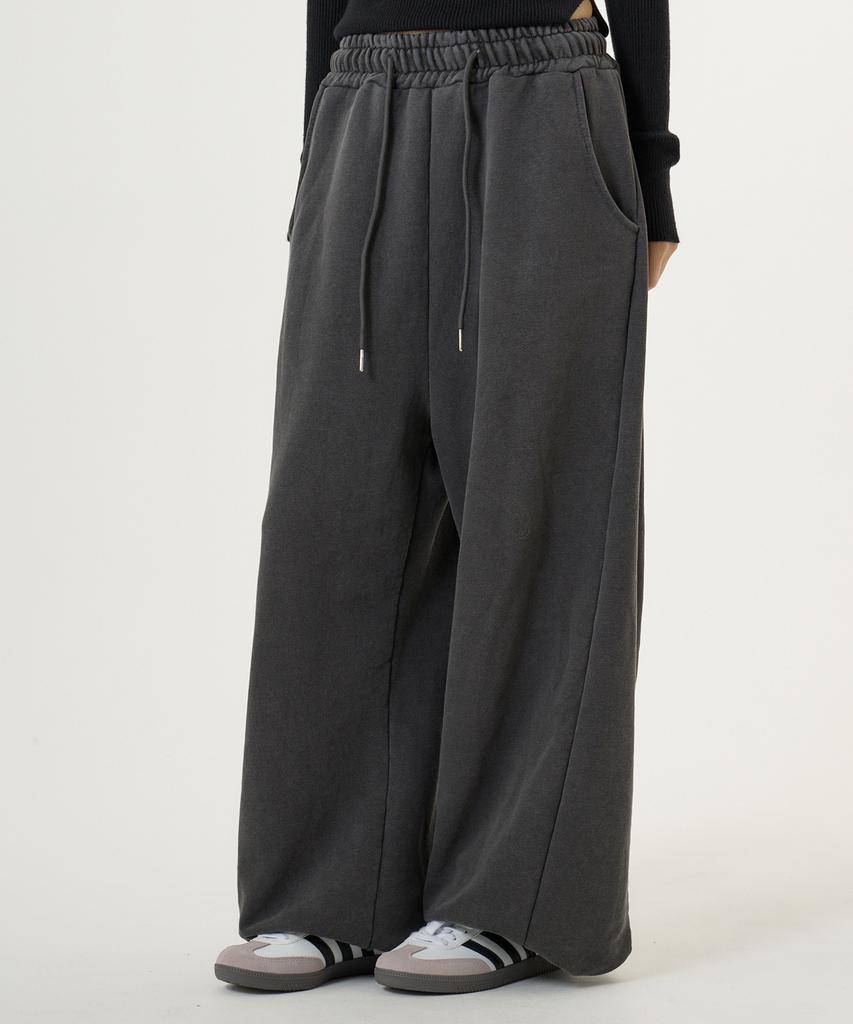 UNKNOWN PLANET [Fleece-Lined] Side Cut Pigment Sweatpants Charcoal