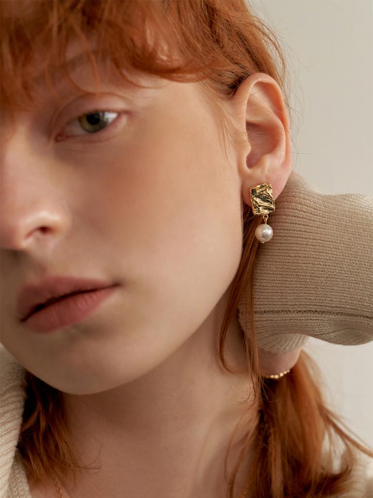 Leeenoir Square Wrinkle Pearl Earring (2Color)