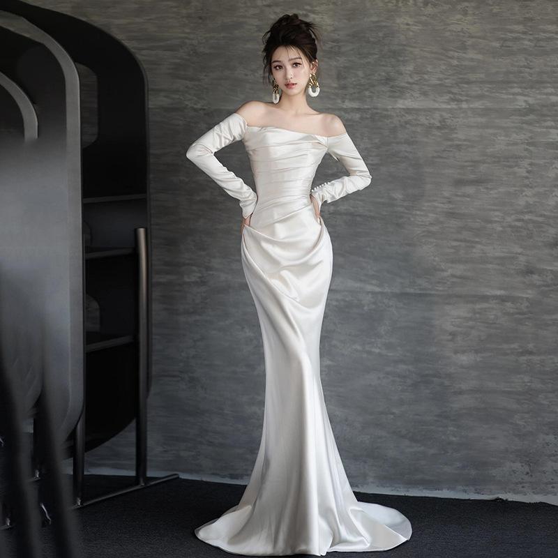 Französisches leichtes Hochzeitskleid 1011 neues Braut einfaches Satin Ein-Schulter-aus-Garn weiße Taille Fischschwanz Abendkleid