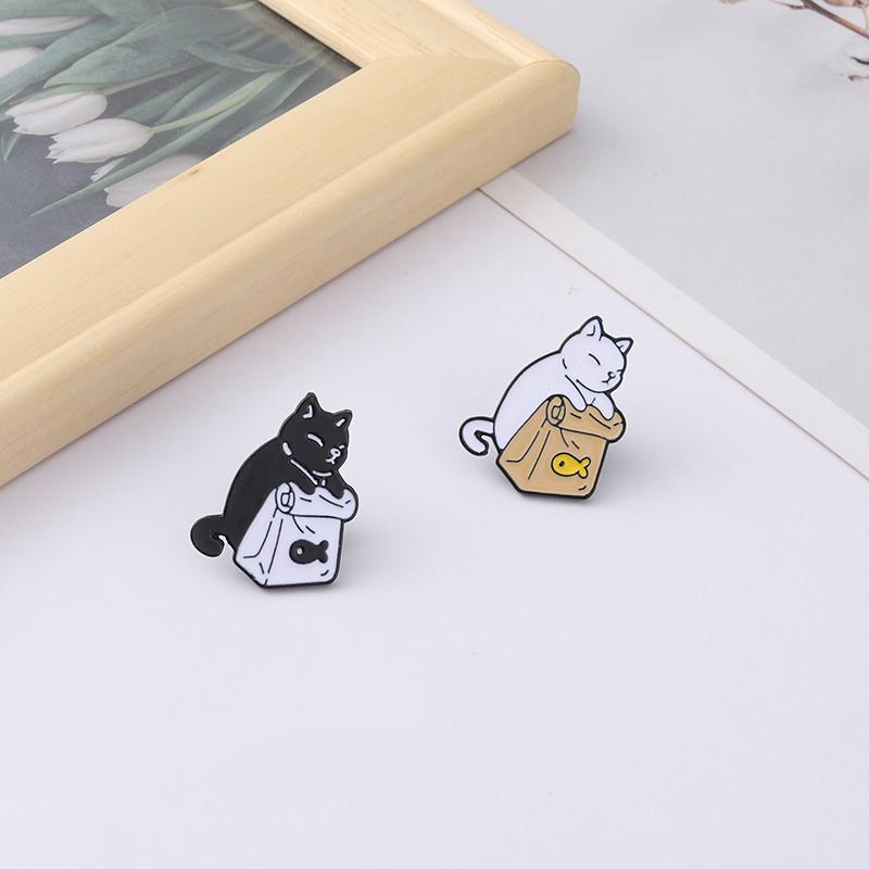 Feed Myself Enamel Pins Cute Black White Cats Dried Fish Bag Brooches Lapel Badge Cartoon Animal Jewelry Gift for Kids Friends