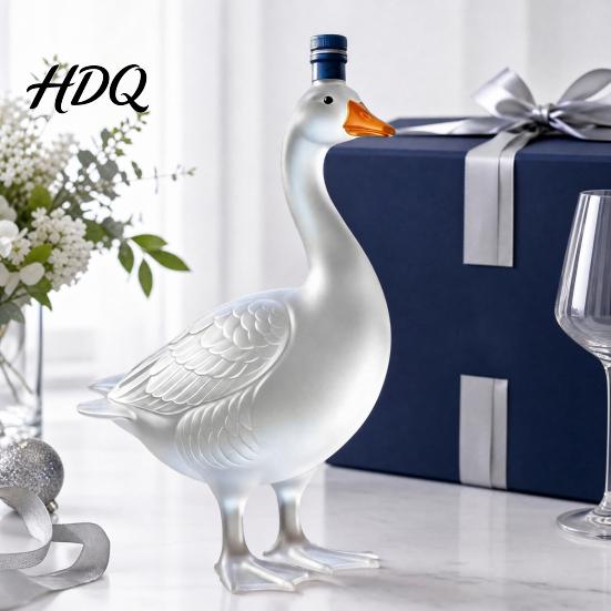 Artistic Glass Decanter Goose Shaped Decanter 3D Sculpted Whiskey Bottle with Stopper 350ml Gift Art Deco Carafe for Bourbon Wine Home Bar
