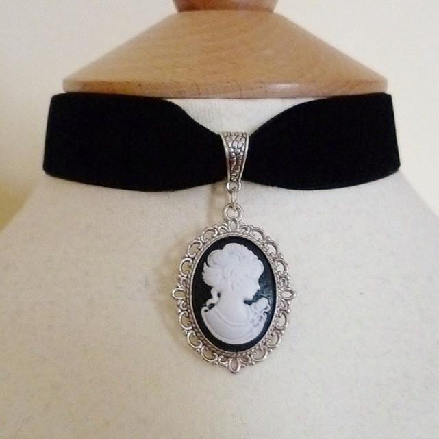 Gothic Skull Queen Pendant Necklace With Glass Charm For Fashionable Women