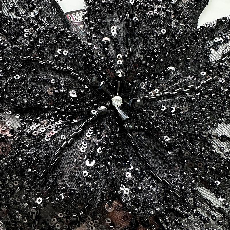 Daugiasluoksnė organza, trimatė gėlė, kristalais inkrustuota perlais su sagės aksesuarais