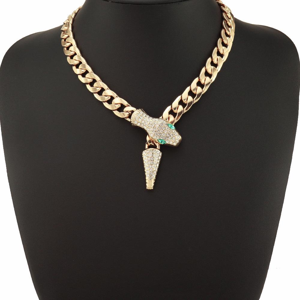 Elegant Short Diamond-Studded Green Snake Head Choker with Adjustable Magnetic Clasp