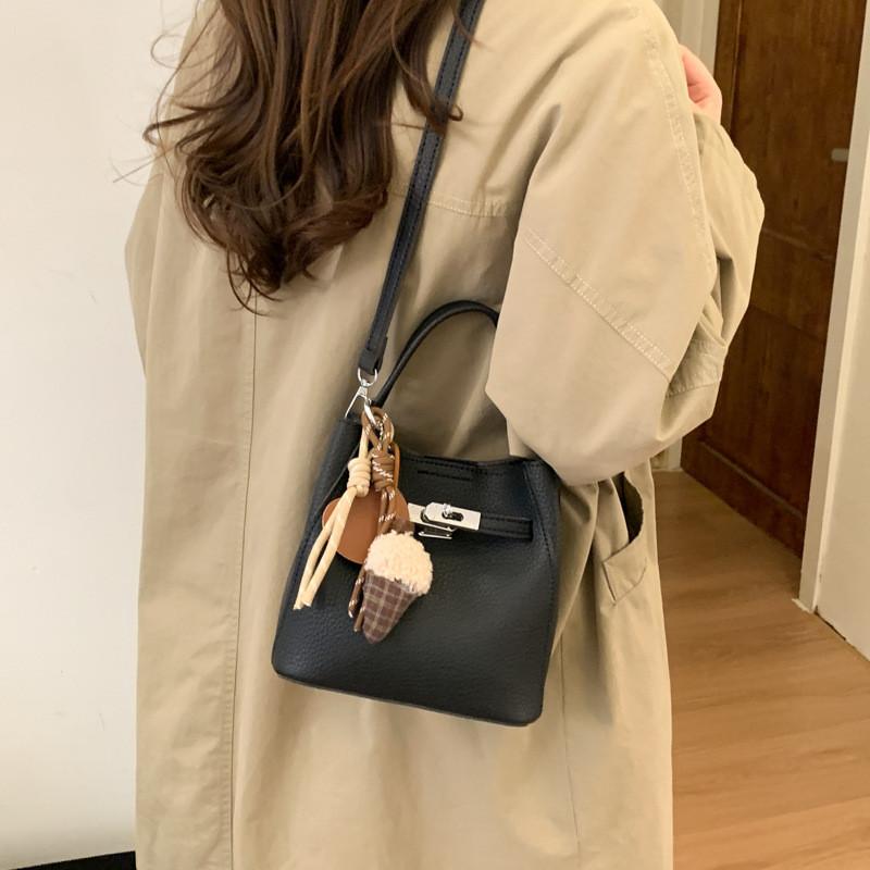 IELGY Ladies Messenger Bag Large Capacity Retro All-Match Bucket Bag