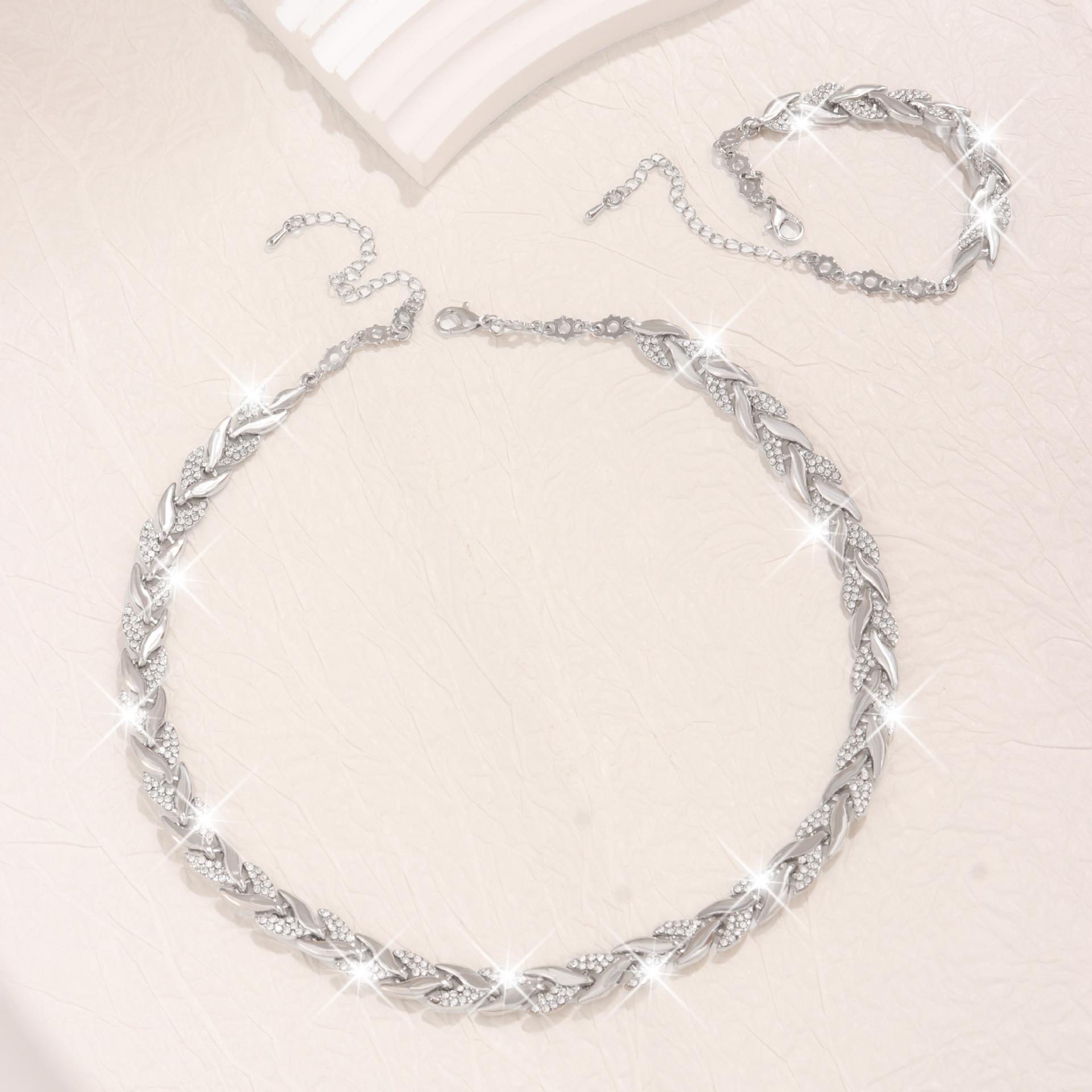 

2PCS Elegant Design Glass Rhinestone Chain Fish Tail Necklace with Matching Bracelet for Women Luxury Jewelry Set Fashion Style