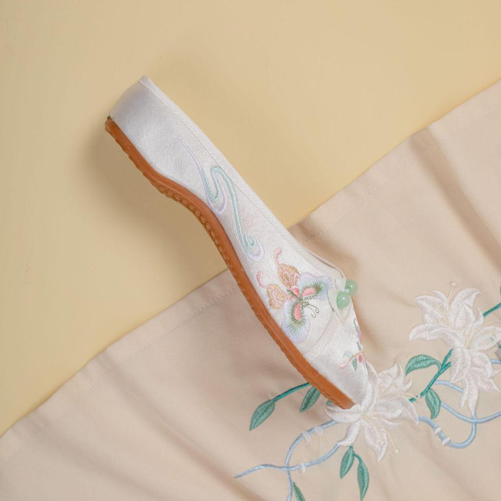 Opera Butterfly 2024 Silk Satin Slippers: Retro Qipao Hanfu Sandals for Women