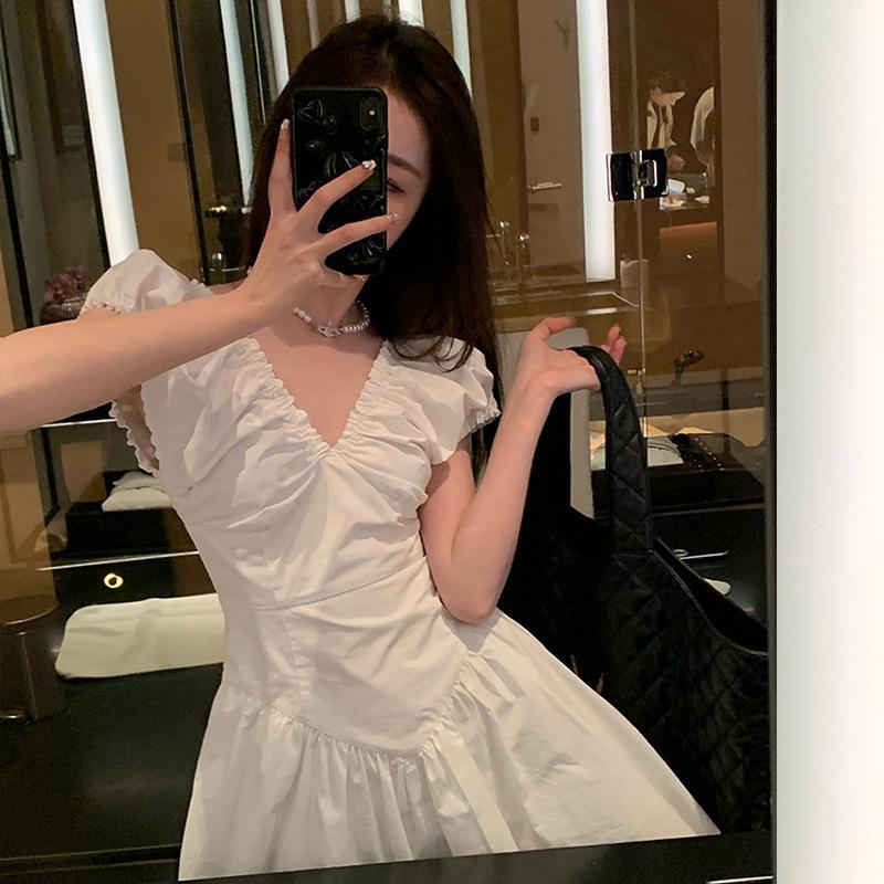 Spring high-end versatile short skirt high-end fashion dress women's design feeling waist and thin A-shaped skirt