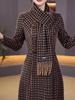 2025 Winter Verdicktes Fleece Qipao Kleid: Warmer, figurbetonter Badeanzug mit traditionellen Knöpfen
