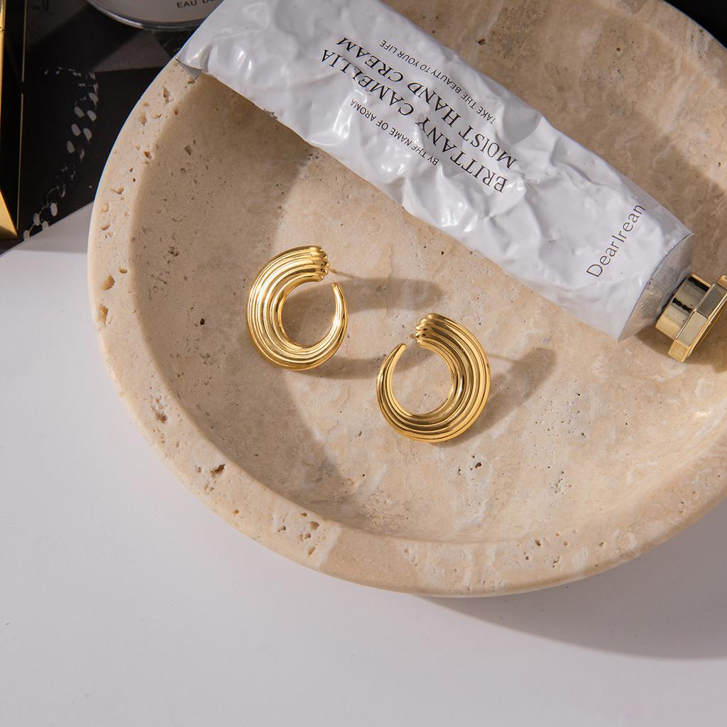 Uworld Minimalist Classic 18K Gold Color Plated Ribbed C-Shaped Earrings Hypoallergenic Waterproof Stainless Steel Women Jewelry