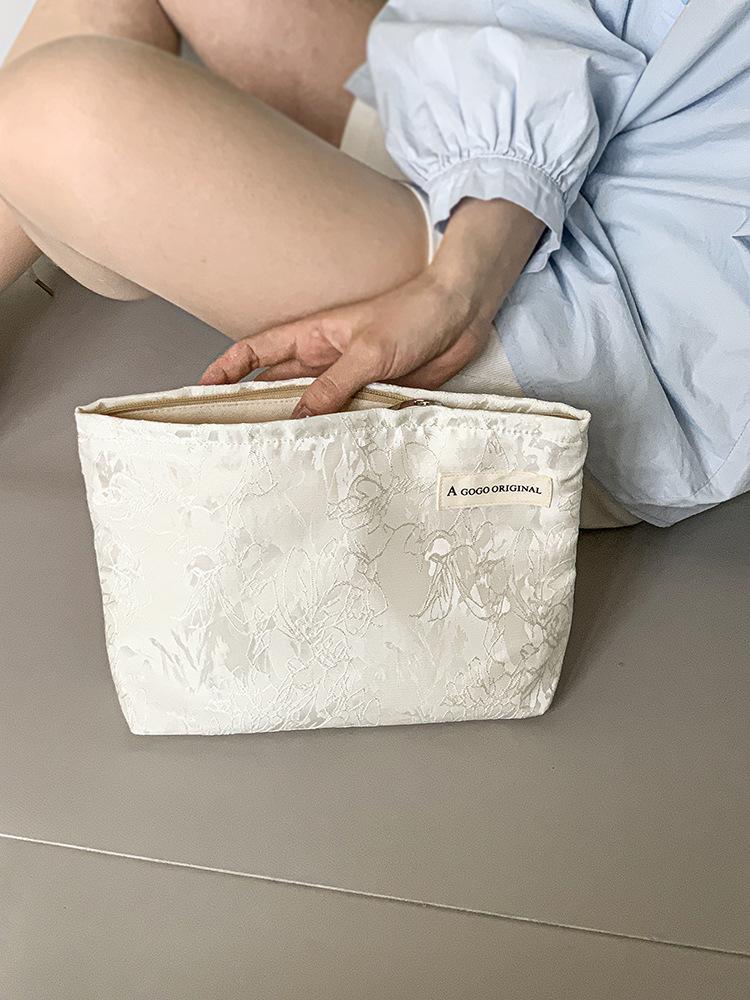 

Solid Color Floral Makeup Pouch Simple Portable Clutch Bag Skincare Toiletry Ba Storage Organizer for Women Travel білий
