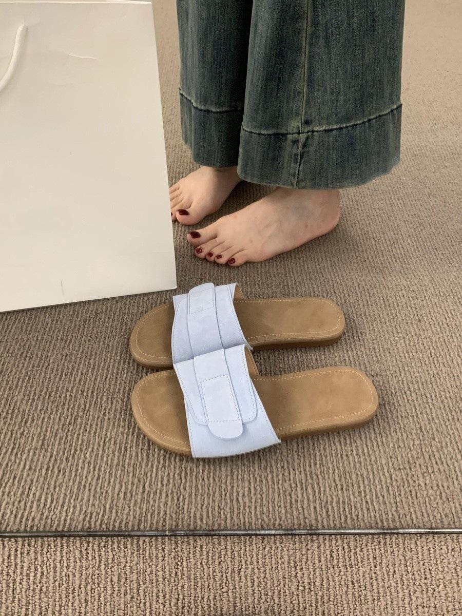 

Velcro one-word slippers for women s summer wear 2025 new Mori shit-stepping casual flat-bottomed beach sandals 35