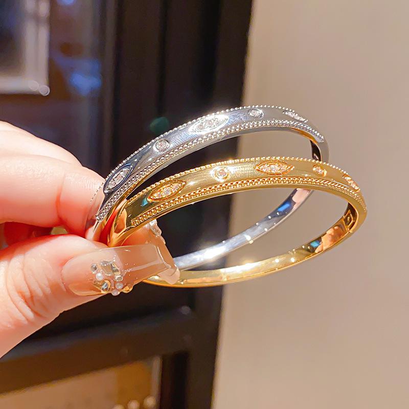 Bracciale a Fiore Placcato Oro 18K con Zirconi: Bracciale di Lusso Stile Corte Retrò Francese
