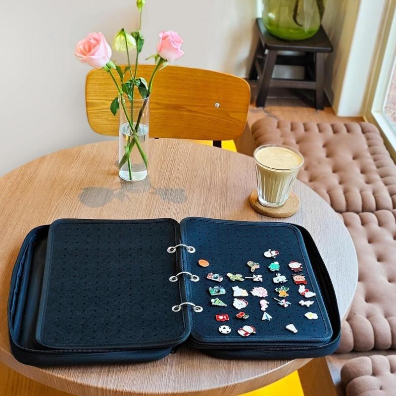 Portable Enamel Pins Carrying Case with 6 Display Pages Sturdy Felt Fabric Collector's Album Display Stand for Household