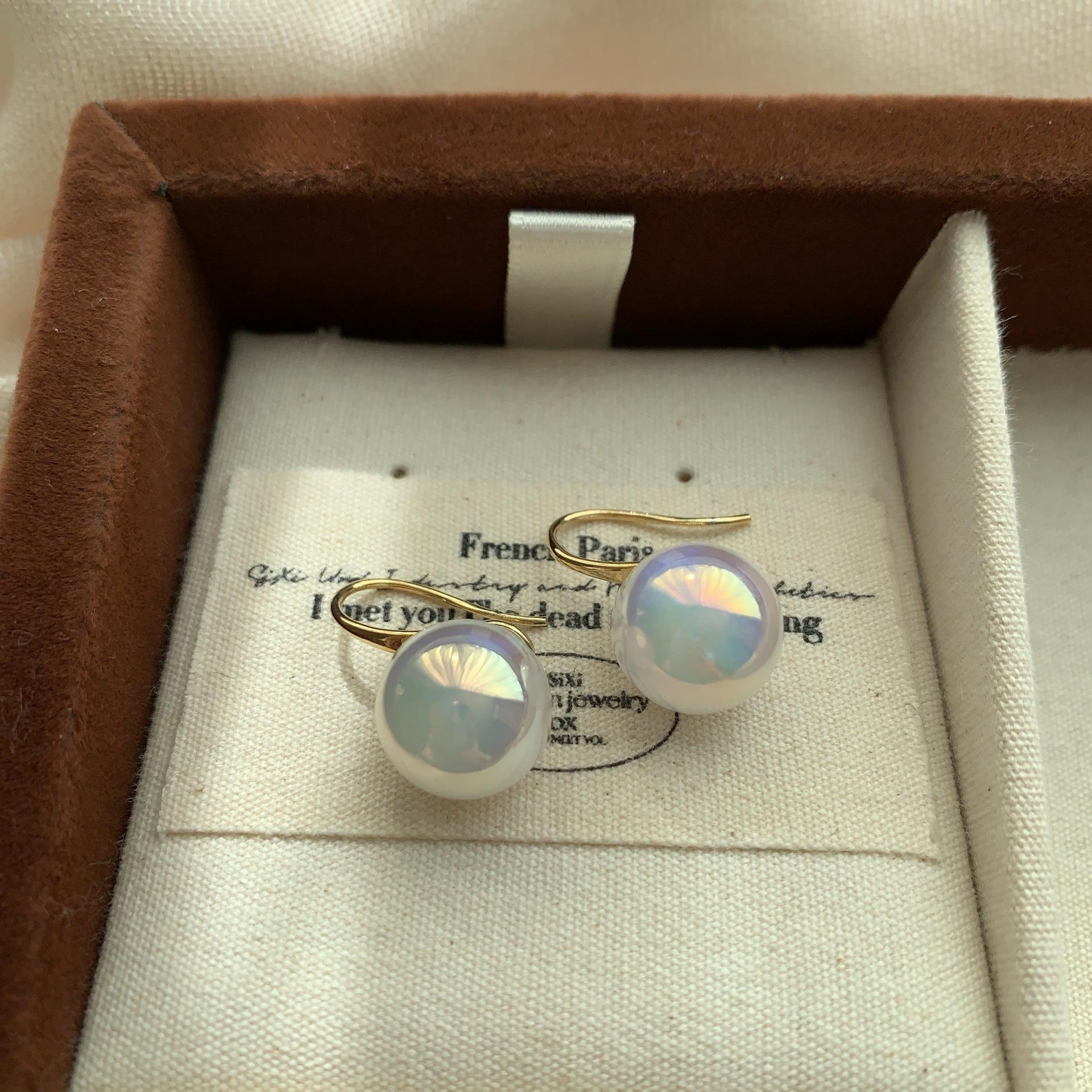

Single Warm Symphony Bead Ear Hook Earrings Minimalist Retro Elegant Light Luxury Exquisite Texture Niche Fashion Earrings