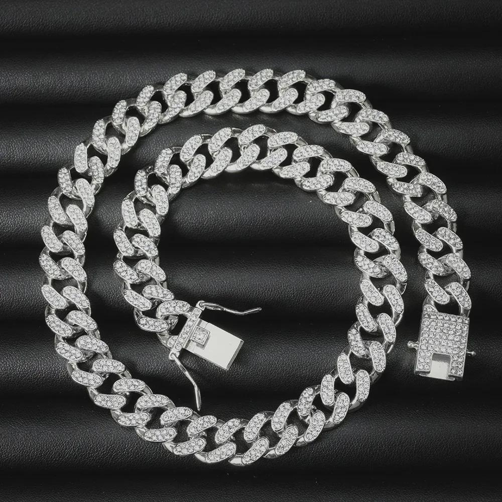 European & American Hip-Hop Retro Necklace: Men's Portrait Pendant with Rhinestones.