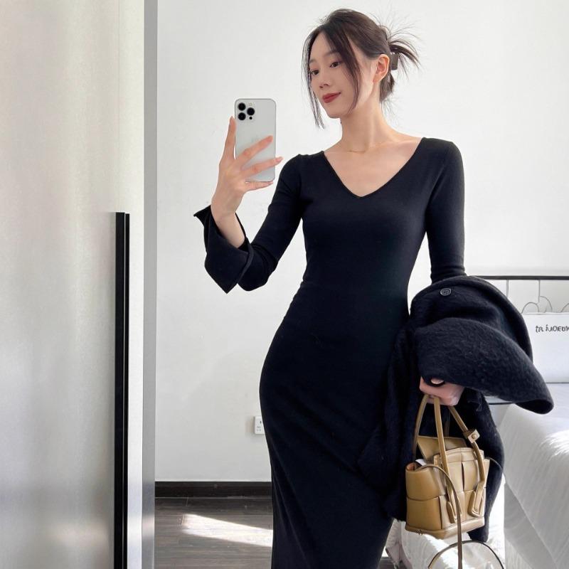 [] Early autumn new black big v-neck slim-fitting long-sleeved dress, high-end hip-wrapped knitted long skirt