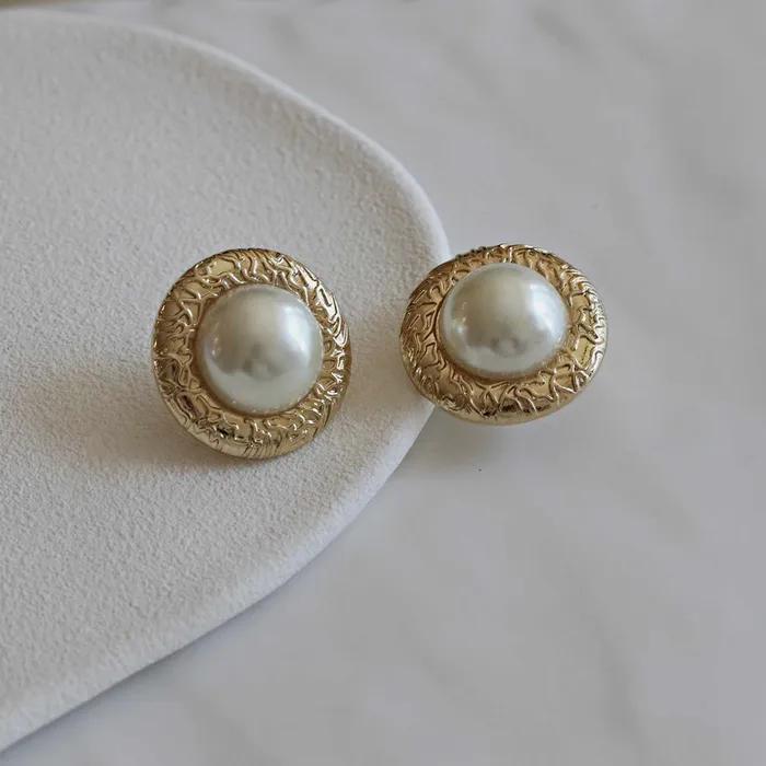 _JJ65 Vintage White Bold Clip-on Earrings