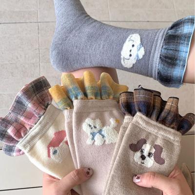 La Serie de Dibujos Animados a Cuadros de Calcetines Cálidos de Imitación de Cachemira y Calcetines de Media Caña para Mujer Son Modernos y Lindos, con un Estilo de Ballet