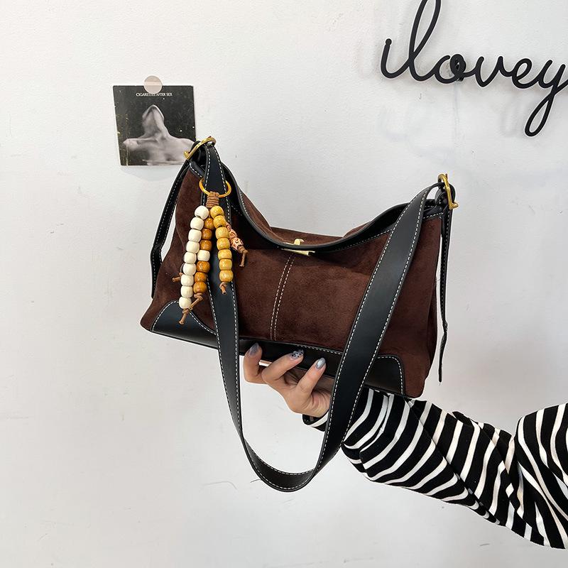 2025 Herbst/Winter Damen High-End Mattleder Unterarm Crossbody Bag - Modisch, Vielseitig, Ein Schulter Knödelstil.