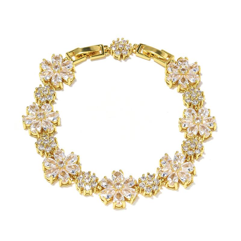 

У девушек есть деньги, чтобы тратить деньги на роскошные браслеты из циркония, а женские модные браслеты высокого класса с изумрудами невозможно стереть.