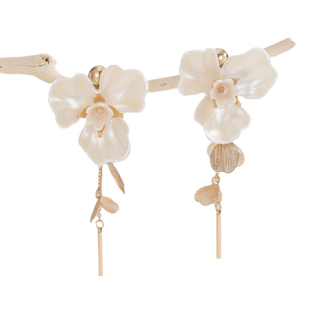 Metal Engraving Crow's Feet Imitation Pearl Chain Blowing In The Wind European and American Women's Earrings