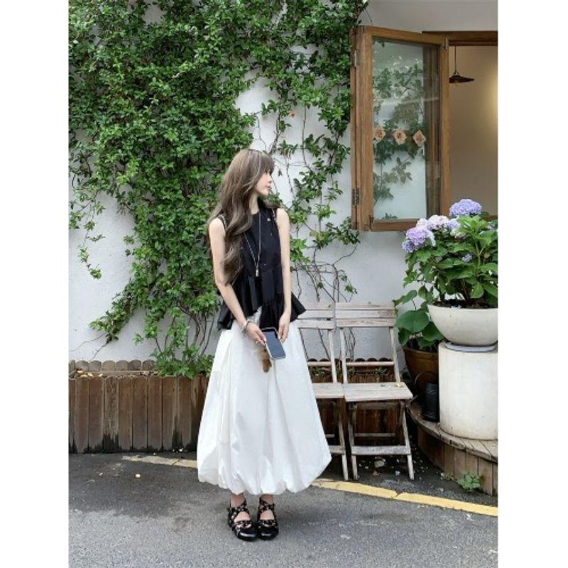 

Kumikumi Дизайнерский Сенс Черные Бусины Рюши Жилет Женский Летний Эластичная Талия Юбка Цветок Бутон Длинное платье Комплект из двух предметов White Bud Long Dress L