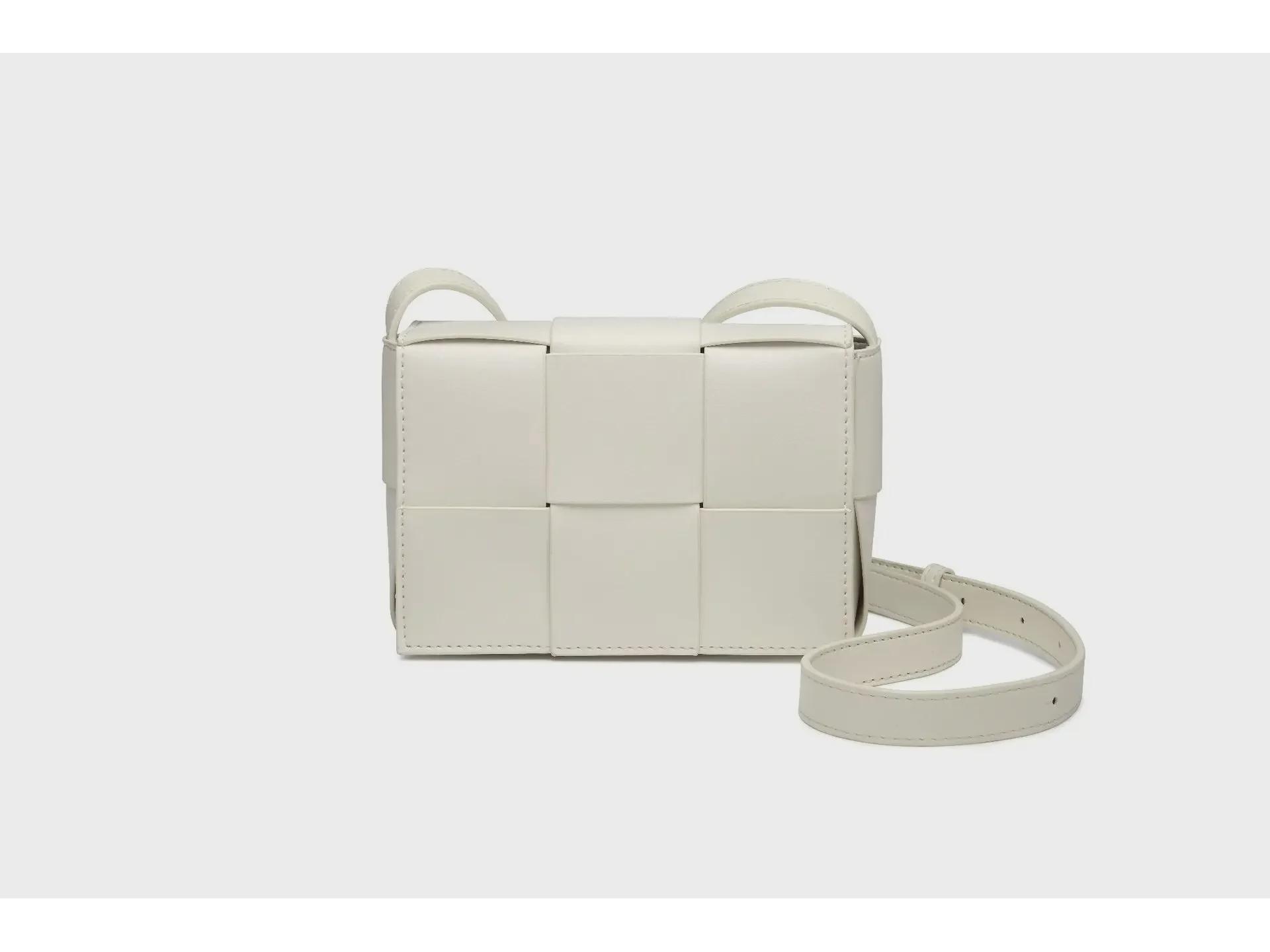 

Дизайнерская сумочка в корейском стиле: Модная плетеная квадратная сумка-мессенджер на одно плечо 17*7*12 cm грязно-белый