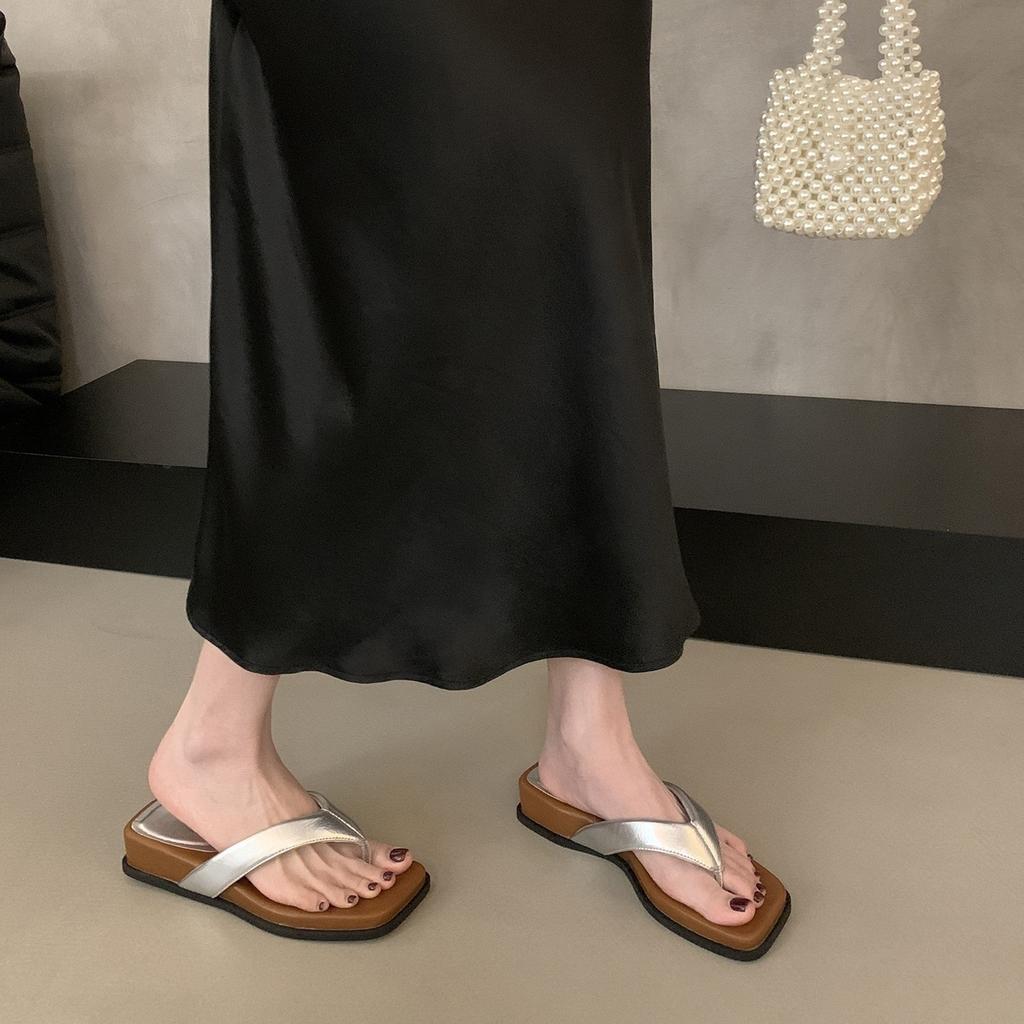 Thick-soled heel heel cool slippers women's summer wear 2025 new models with skirts beach flip-flops sandals