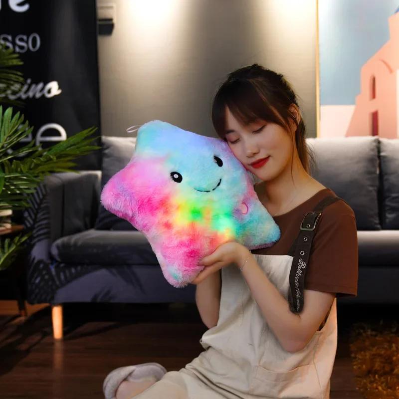 Süßes LED-Licht Plüschtier Sternenkissen Leuchtendes Sternen-Kuschelkissen Mit Buntem Licht Kinderspielzeug Heimdeko Geburtstag Weihnachtsgeschenk