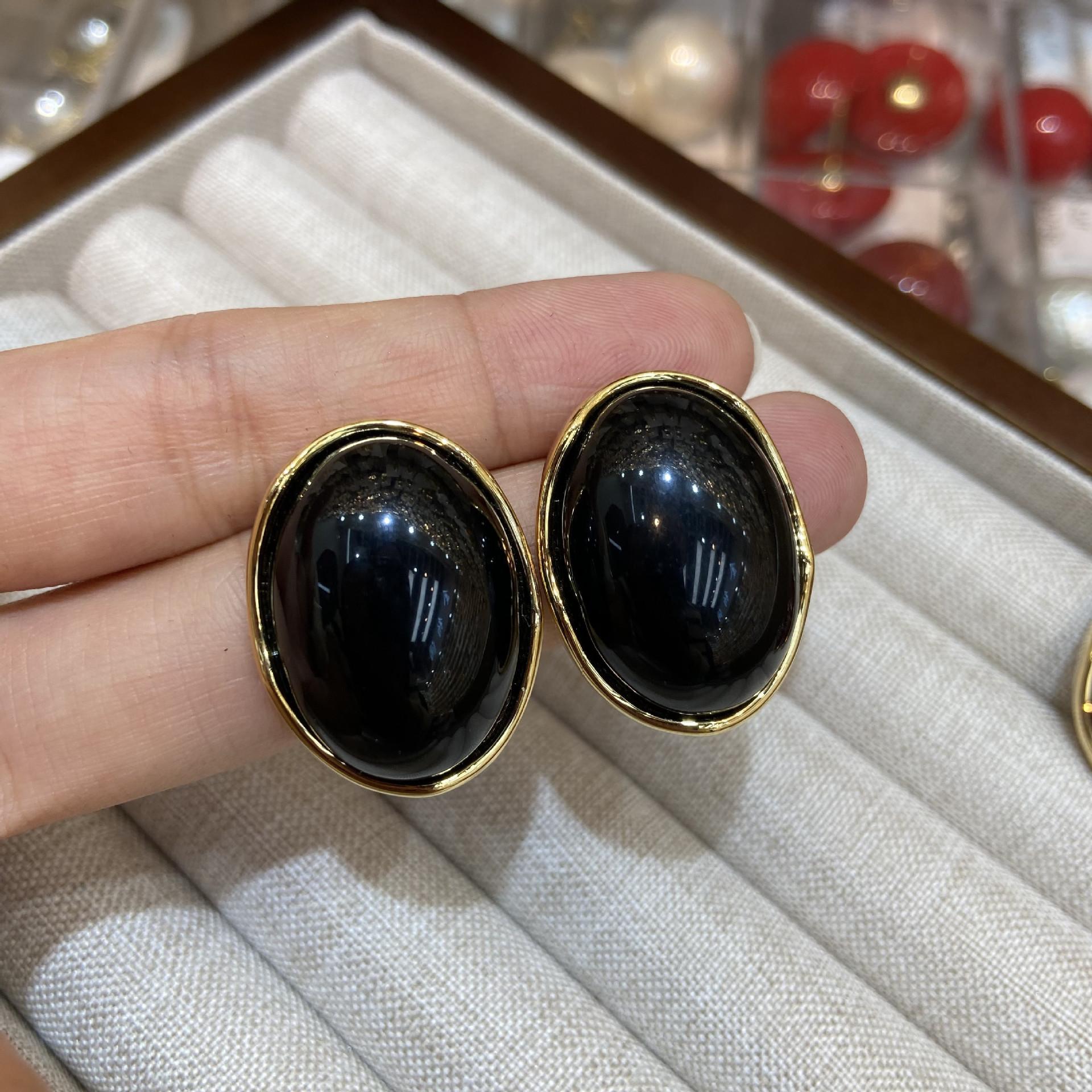 

Exaggerated Burgundy Dripping Oval Stud Earrings, Simple Temperament Fashionable Earrings, Women S Autumn And Winter Retro Black Earrings