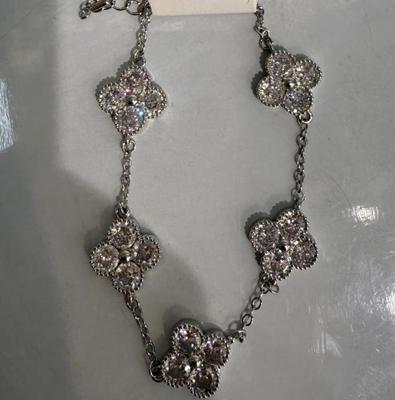 Funkelndes Blatt Gras Fünf Blumen Armband Handgefertigt von Frauen Doppelseitige Silber- und Goldtextur Wasserdicht