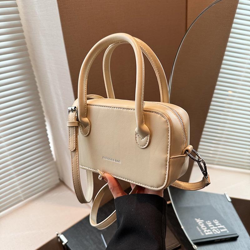 Small square French crossbody shoulder bag for women simple and popular shoulder bag new