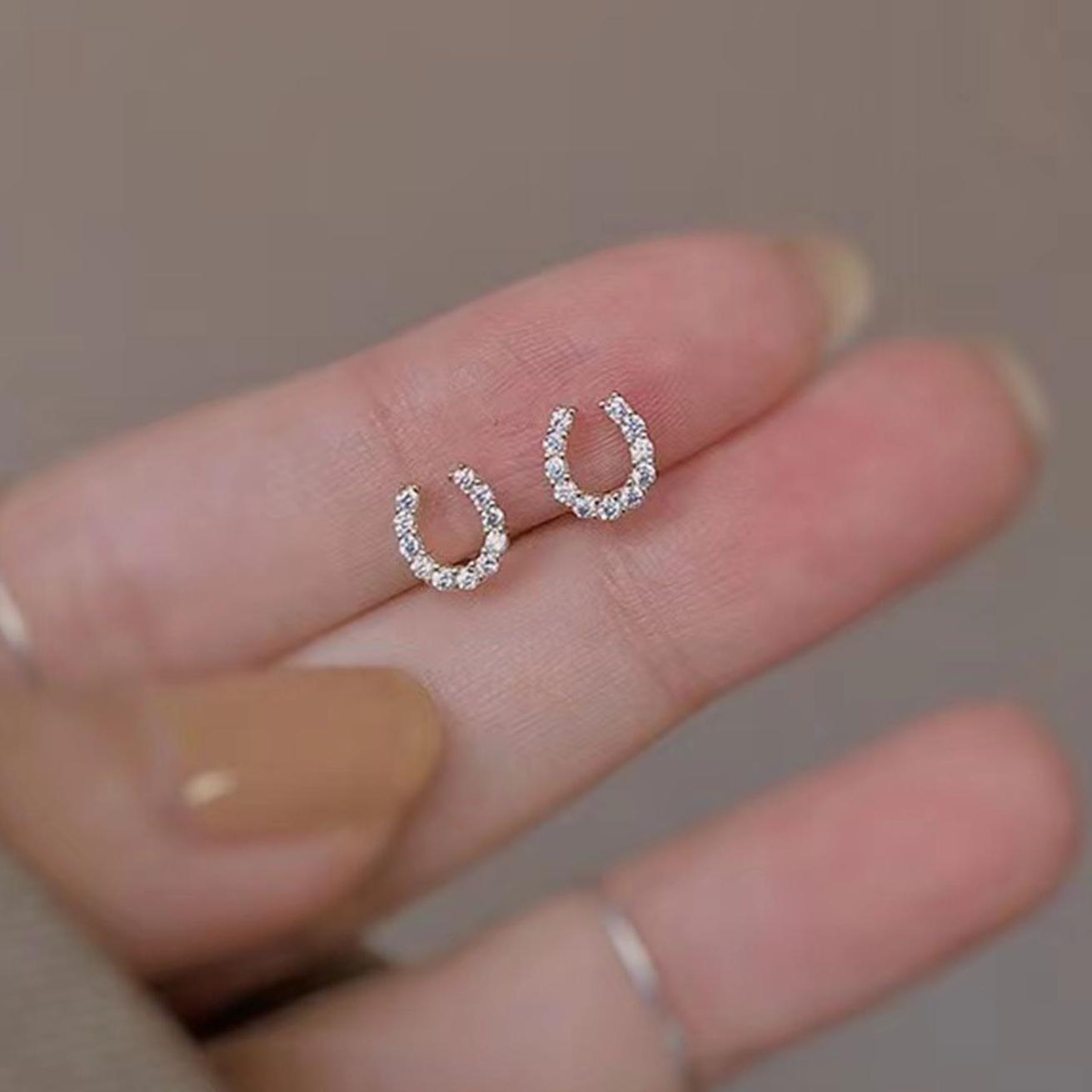 

Women s Earrings, Exquisite and Simple Letter U Ol Style Earrings, Suitable for Daily Wear and Vacation Wear