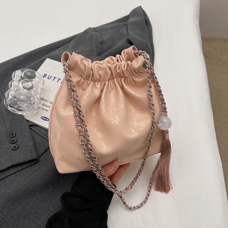 

Нишевая дизайнерская сумка-плиссировка на весну и лето в стиле ретро, универсальная ручная сумка-ведро, универсальная модная сумка-мессенджер через плечо с цепочкой